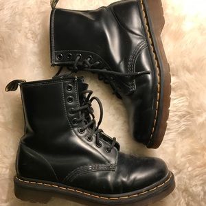 Dr. Marten's black boots 1460 boots